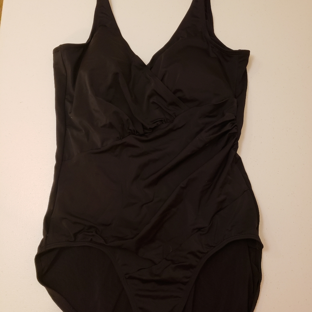 🧁Black 1 piece swimsuit size 22W.